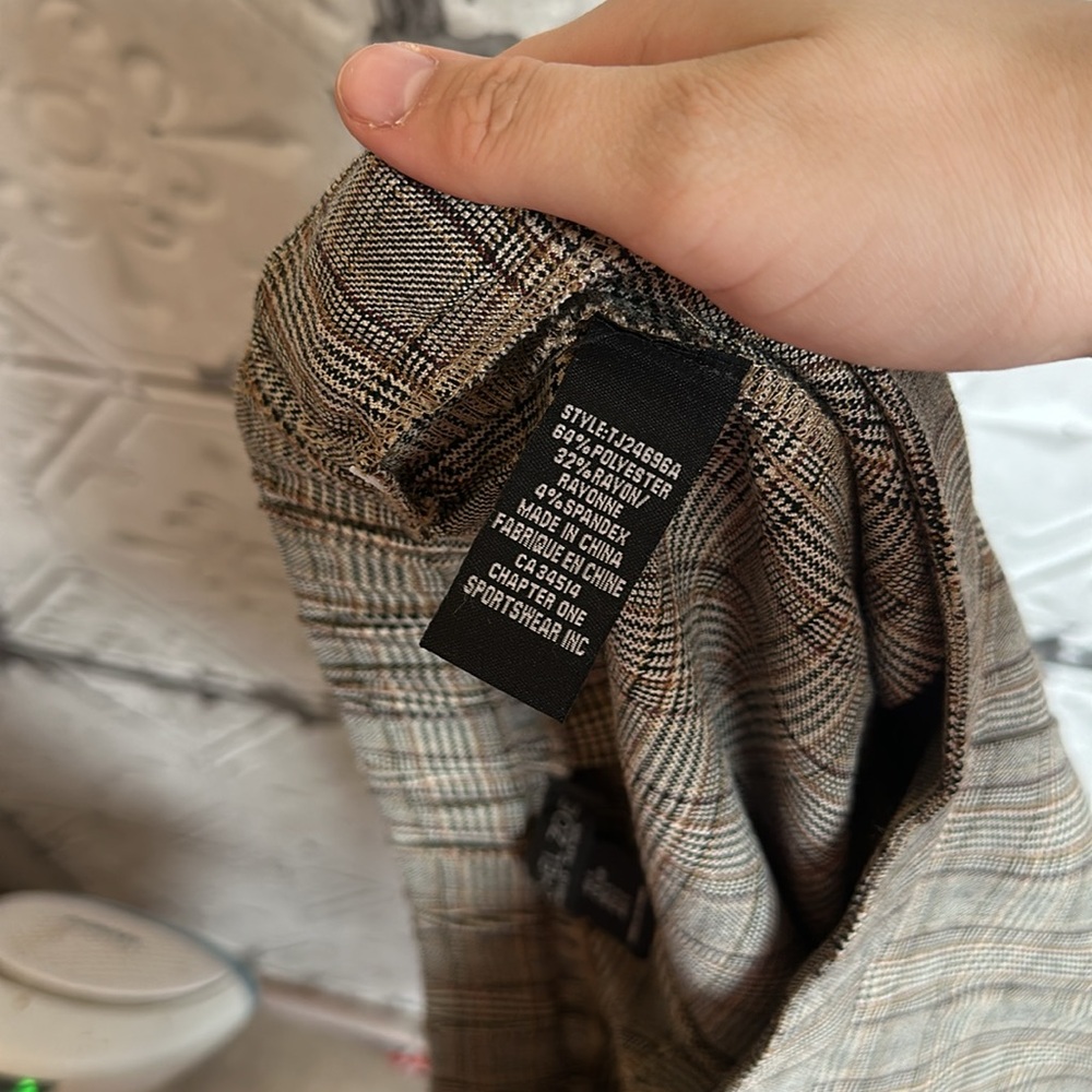 Woman’s Plaid Pants - Brown - Picture 6 of 6